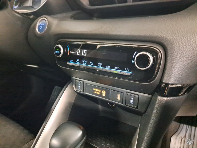 TOYOTA YARIS 20