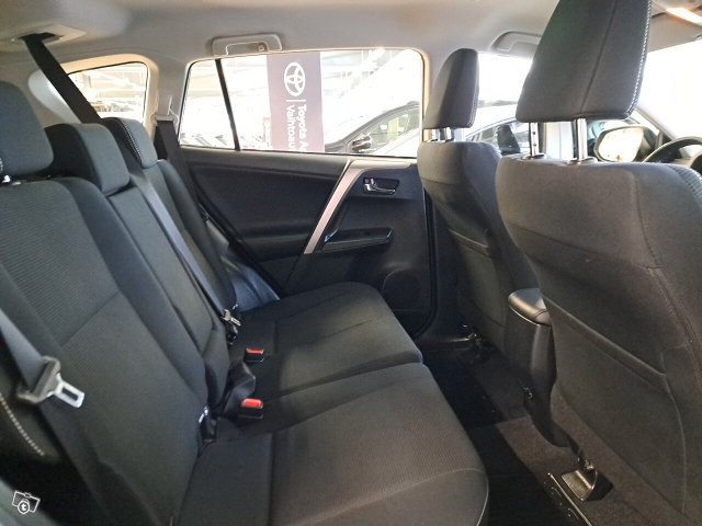 TOYOTA RAV4 16