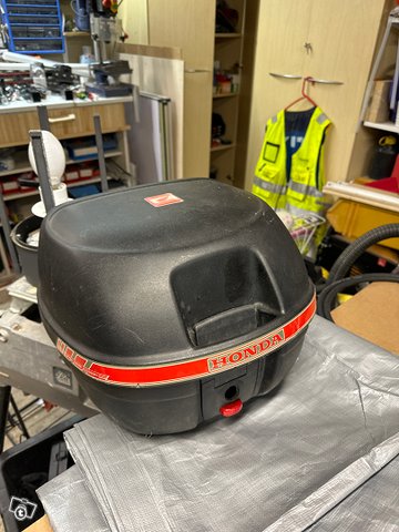 Honda skootterin takalaukku 2