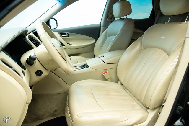 Infiniti EX30D 8