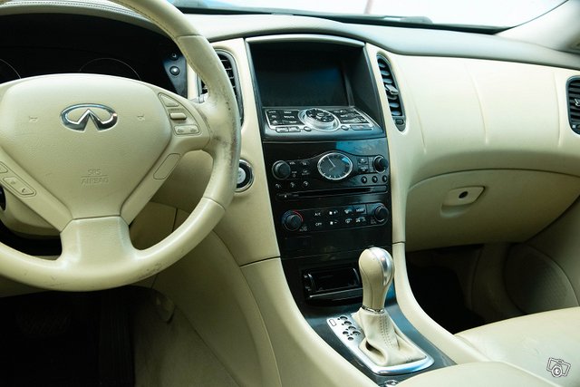 Infiniti EX30D 16