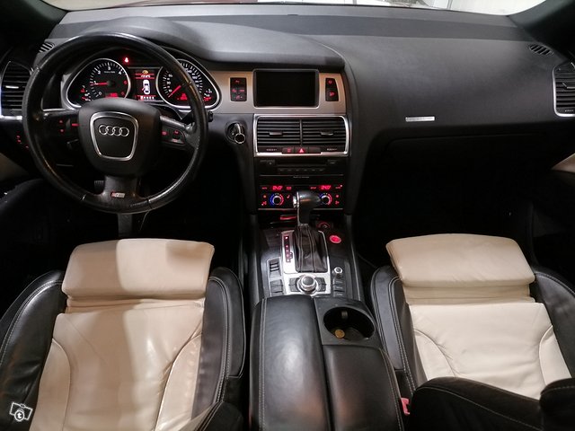Audi Q7 6