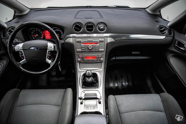 Ford S-MAX 11