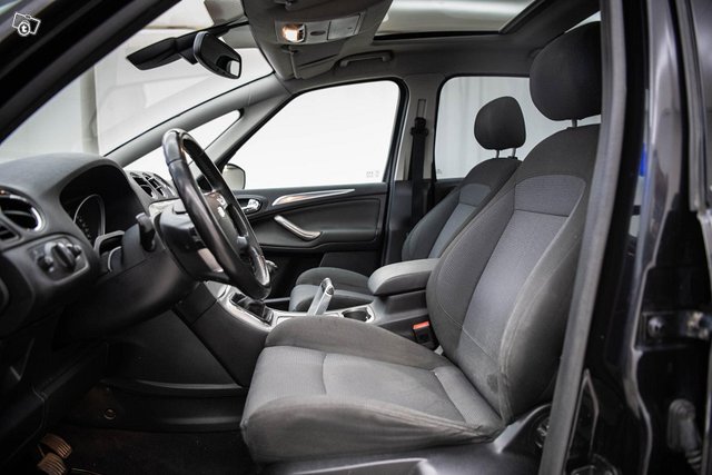Ford S-MAX 12