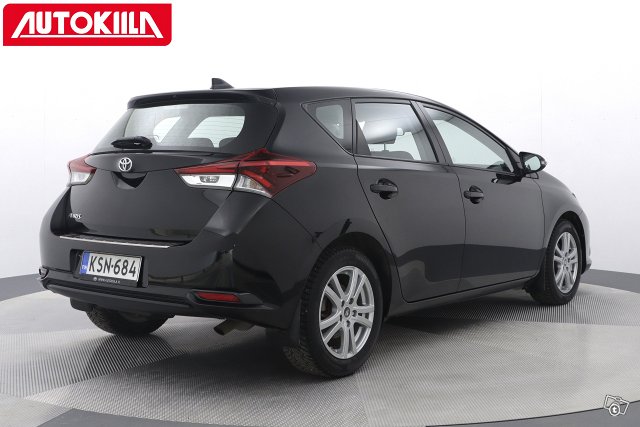 TOYOTA AURIS 5