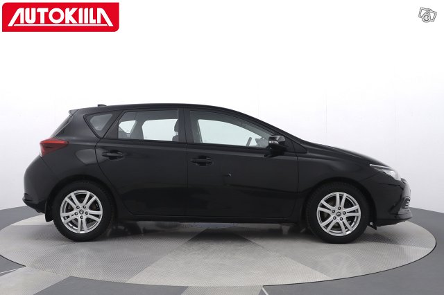 TOYOTA AURIS 6