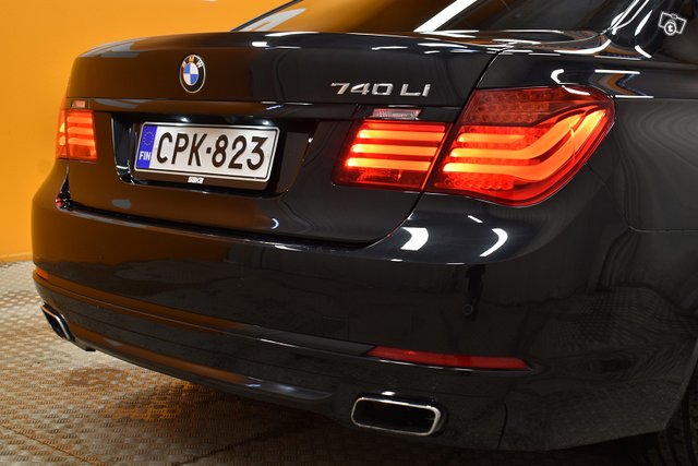 BMW 740 9
