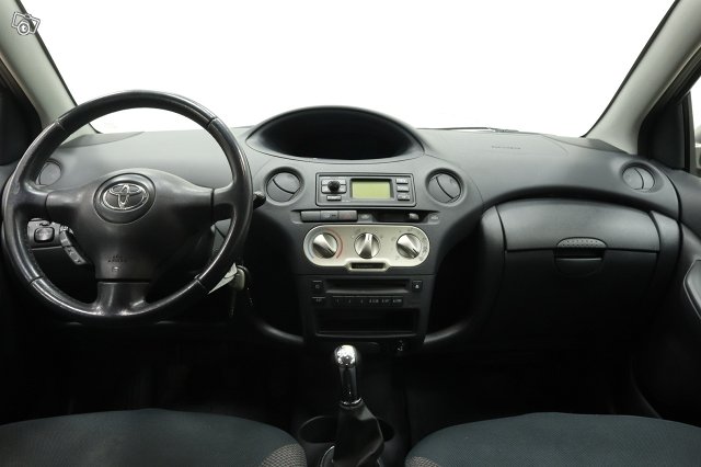 Toyota Yaris 12