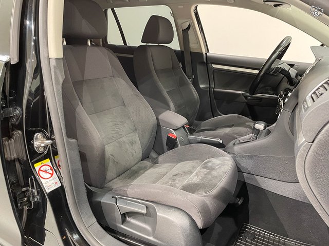 Volkswagen Golf 11