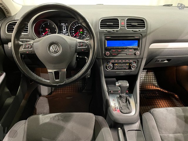 Volkswagen Golf 16