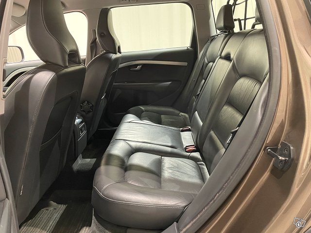 Volvo XC70 12