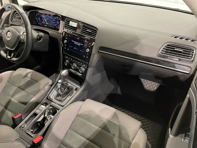 Volkswagen Golf 10