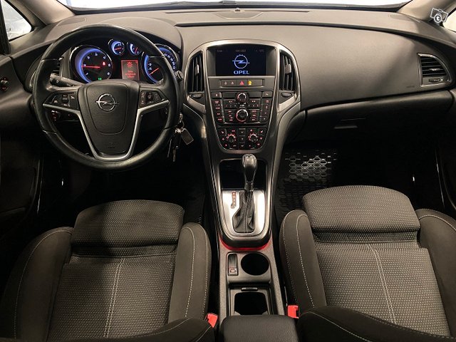Opel Astra 9