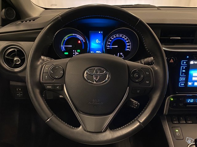 Toyota Auris 11