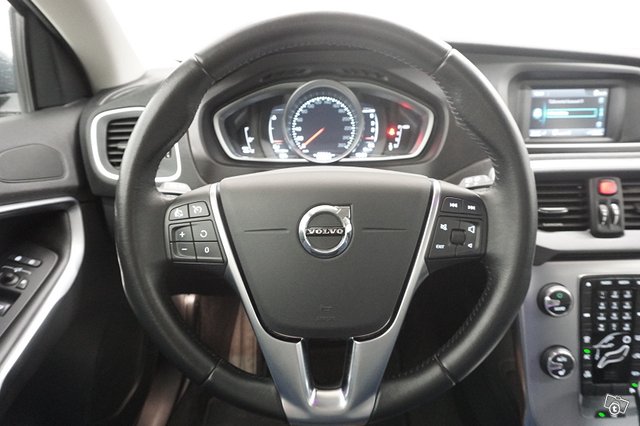 Volvo V40 13