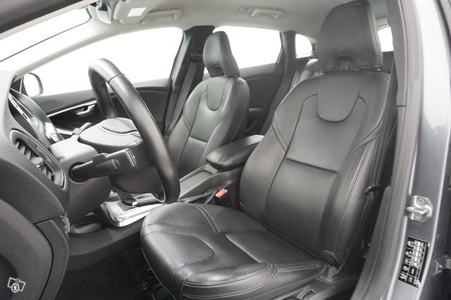 Volvo V40 16