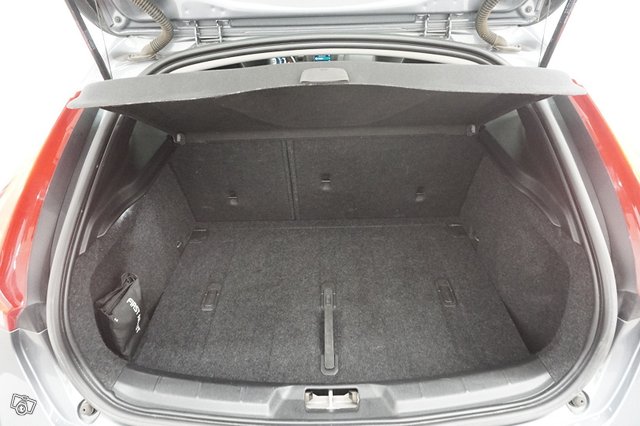 Volvo V40 24
