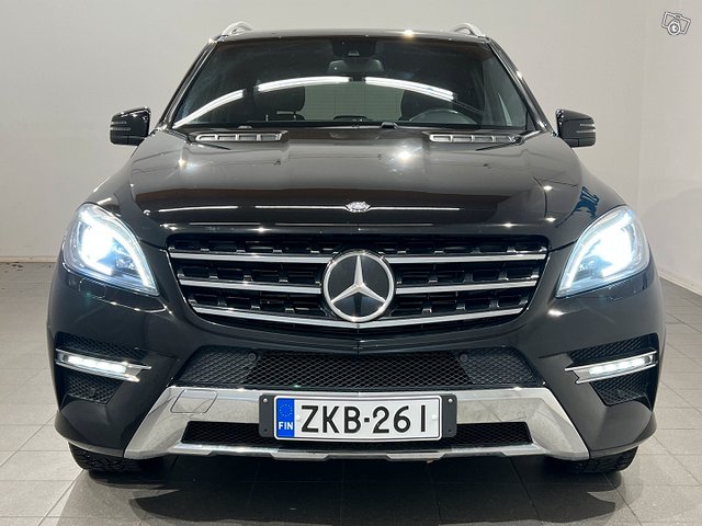 Mercedes-Benz ML 8