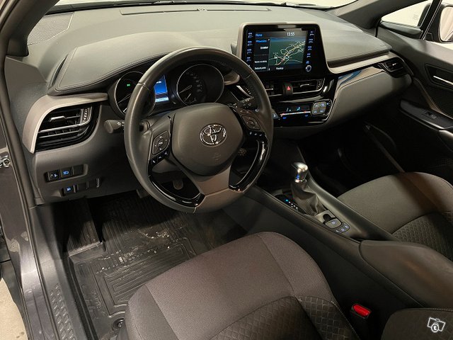 Toyota C-HR 11