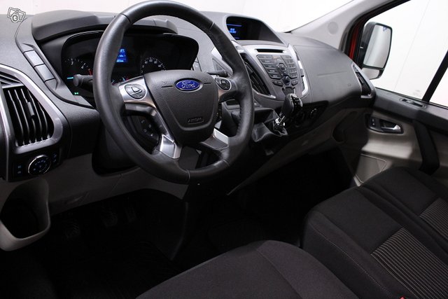 Ford Tourneo Custom 10