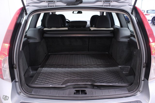 Volvo V50 15