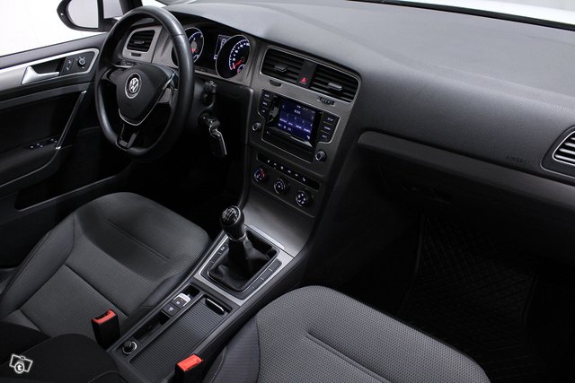 Volkswagen Golf 12