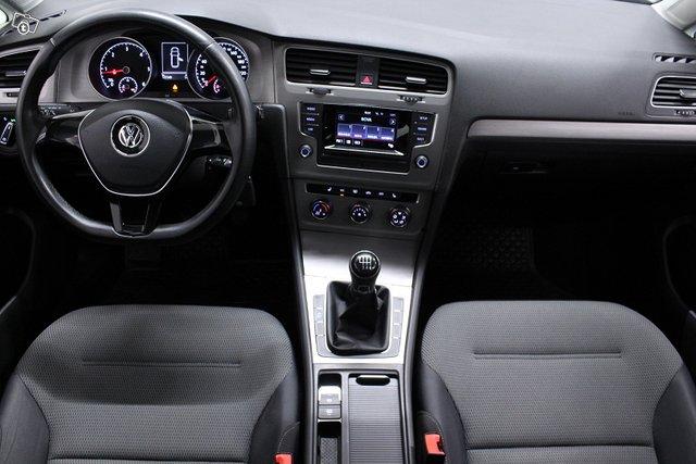 Volkswagen Golf 16