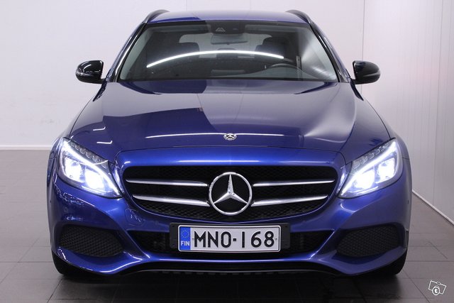 Mercedes-Benz C 8