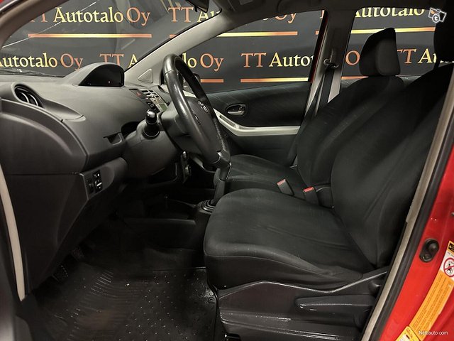 Toyota Yaris 9