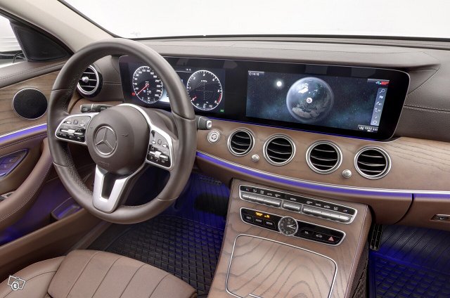 MERCEDES-BENZ E 9