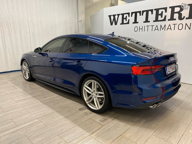Audi A5 4