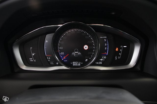 Volvo XC60 13