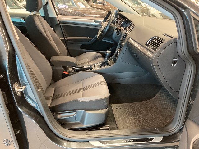 Volkswagen GOLF 11