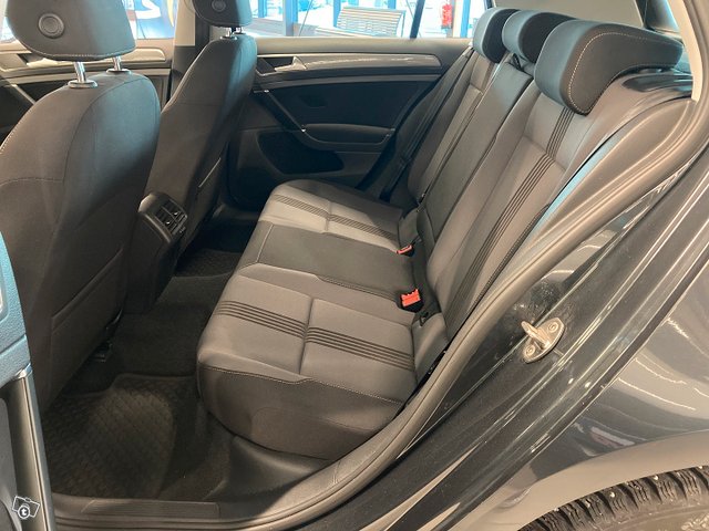 Volkswagen GOLF 12