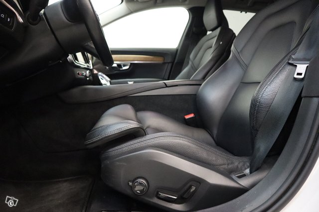 Volvo V90 9