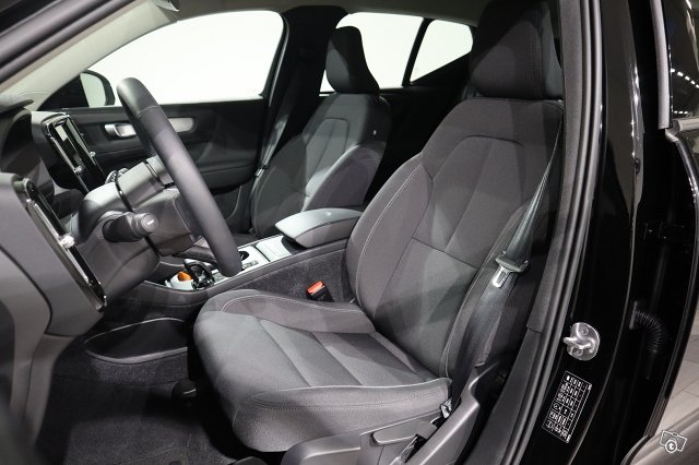 Volvo XC40 9