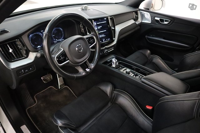 Volvo XC60 8