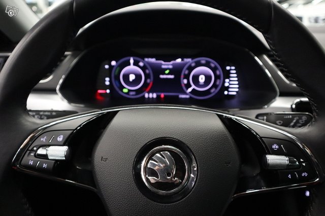 Skoda SUPERB 8