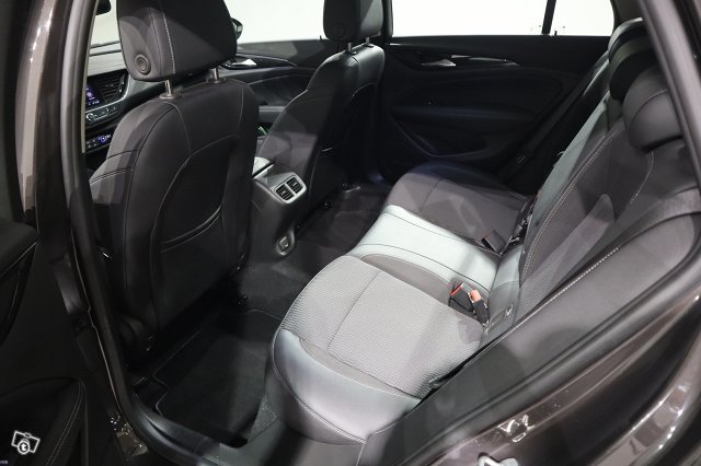 Opel INSIGNIA 10