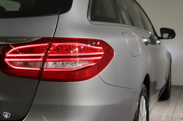 Mercedes-Benz C 8