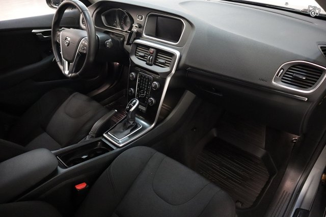 Volvo V40 12