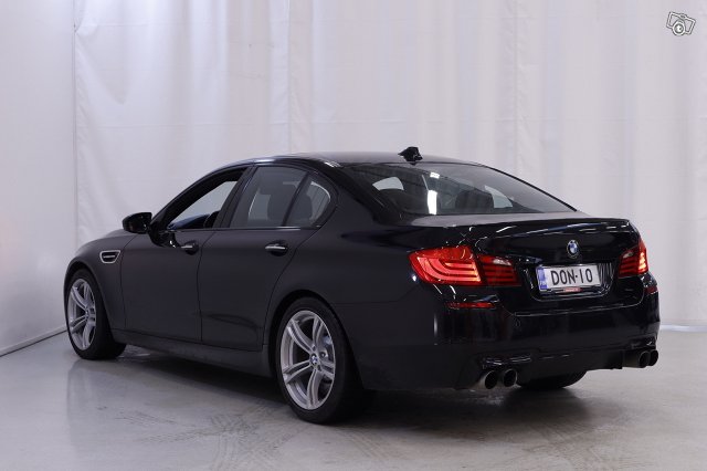 BMW M5 7
