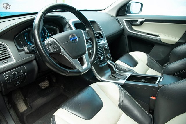 Volvo XC60 11