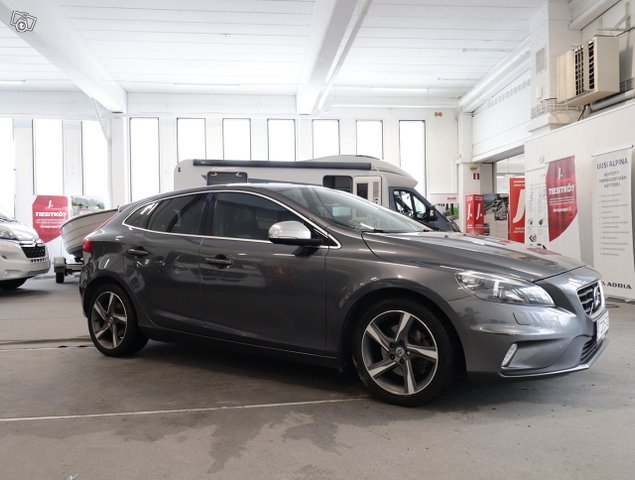 Volvo V40 1