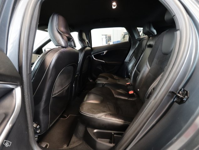 Volvo V40 15