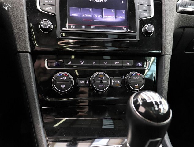 Volkswagen Golf 12