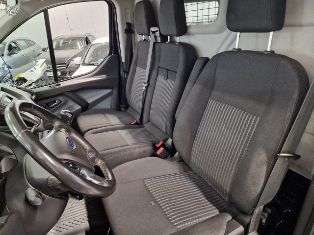 Ford TRANSIT CUSTOM 13