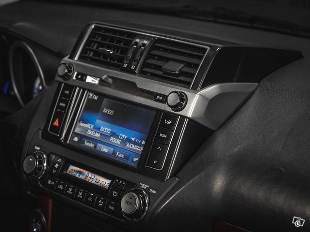 Toyota Land Cruiser 7