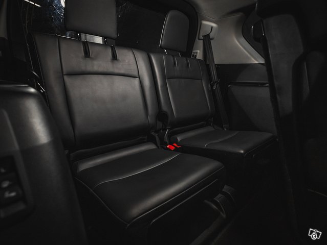Toyota Land Cruiser 11