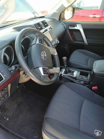 Toyota Land Cruiser 8
